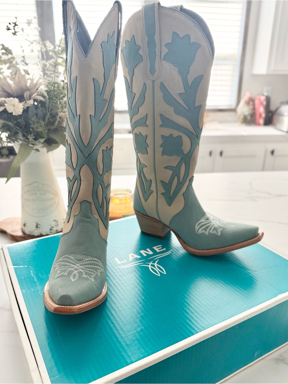 Lane Women's Two-Tone Turquoise and Cream Western Heeled Boots - Picture 2 of 4
